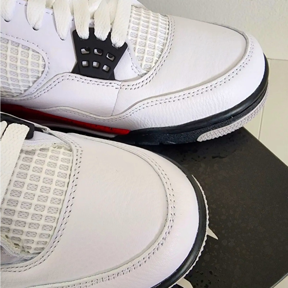 ⛹🏽♂️🔥🧯 Nike Air Jordan 4 Retro Red Cement 9M/10.5W ⛹🏽♂️🔥🧯 - Picture 5 of 5